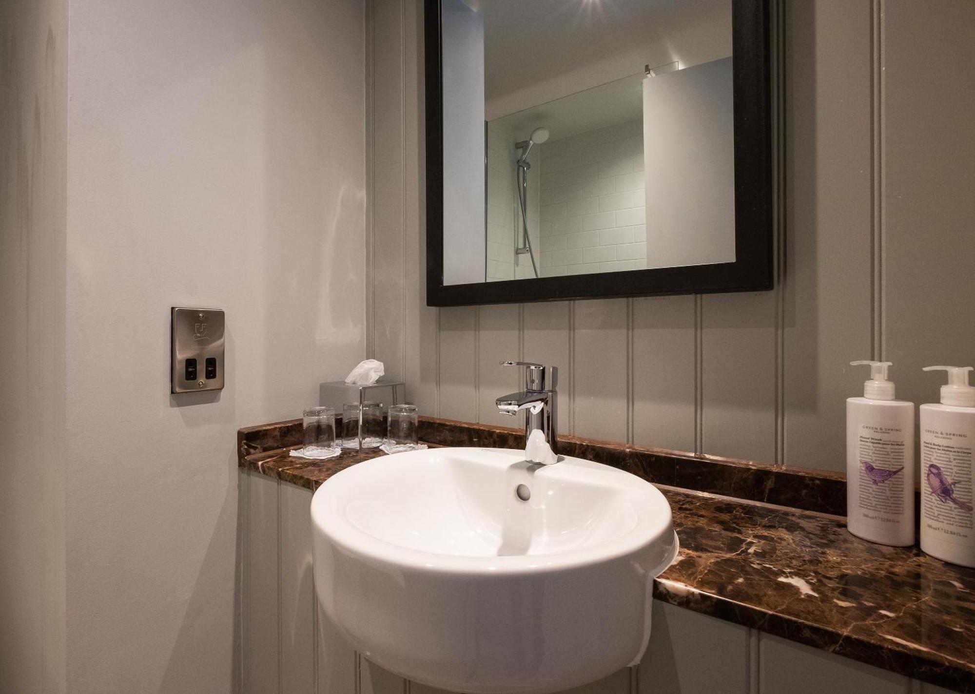 Bridge Hotel Greenford  Zewnętrze zdjęcie